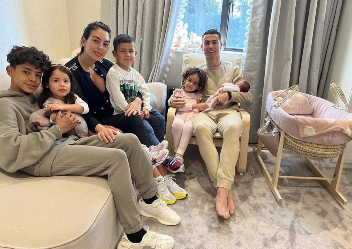 cristiano ronaldo family photo