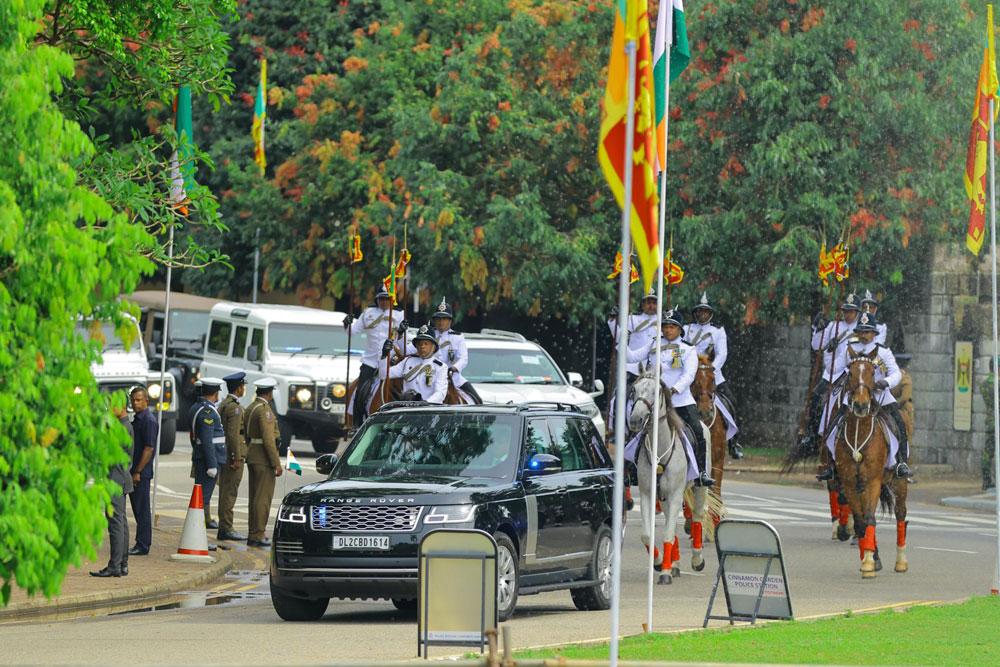 මු 3